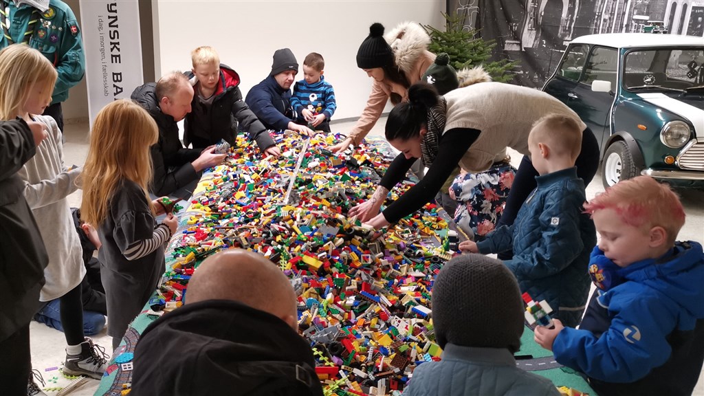 Lego konkurrencen i det nedlagte supermarked trak fulde huse fra kl. 10.00 til 12.00
(Foto: Viggo Johansen, rallypics.dk)